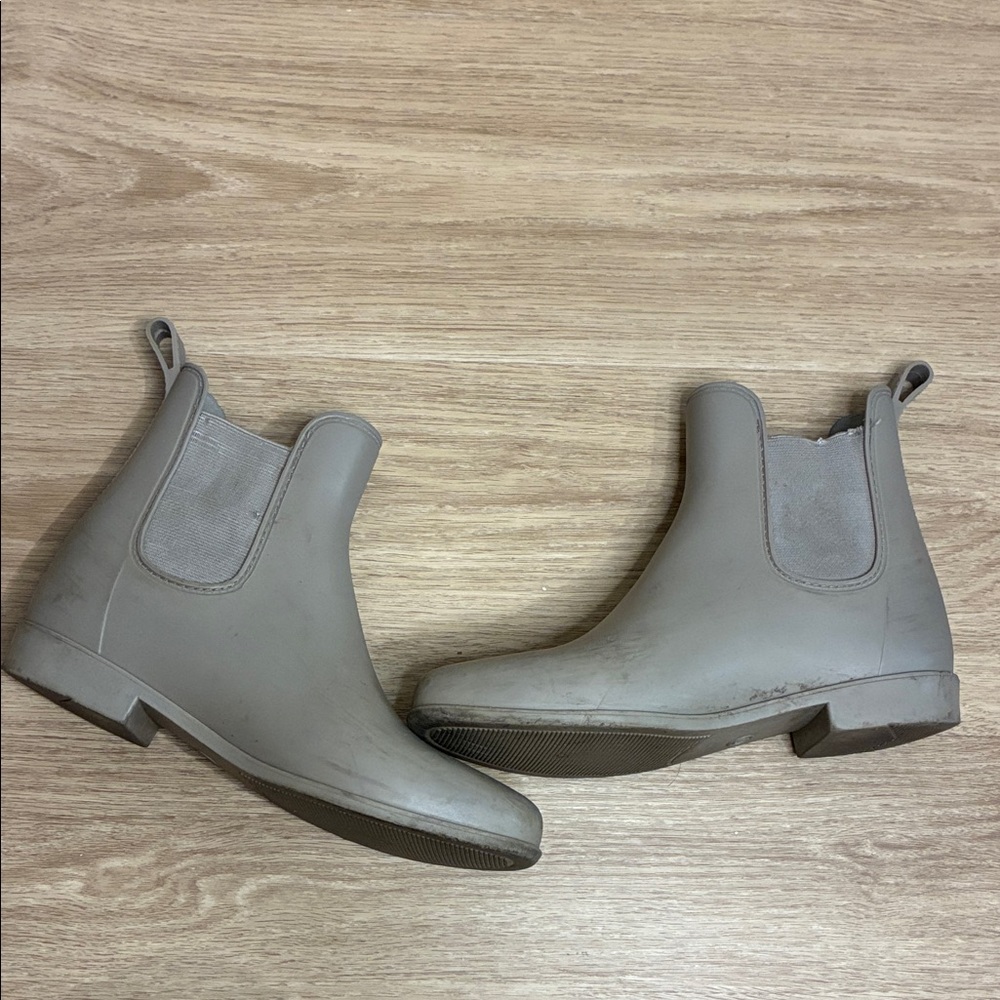 Stylish Grey Ankle Rain Boots